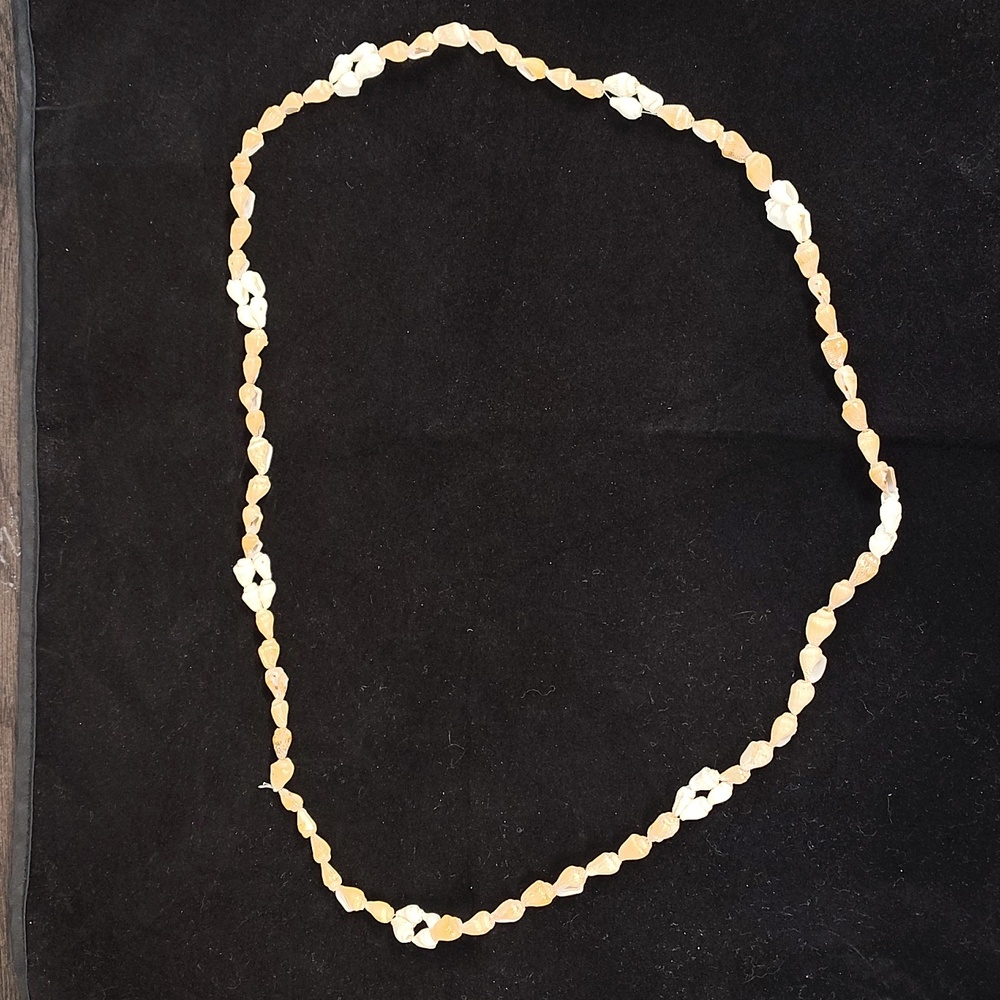 Beautiful Vintage Shell Necklace 32 Inches Never Worn